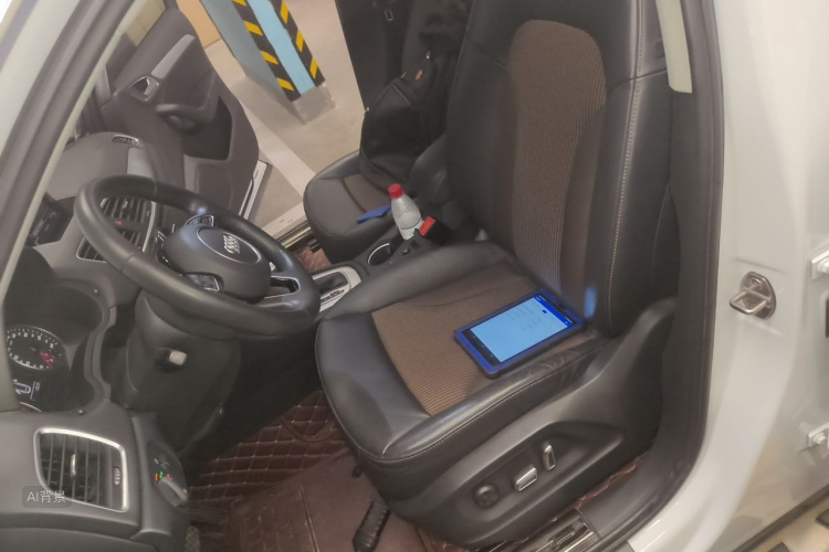 Audi Q3 2019 car image #17