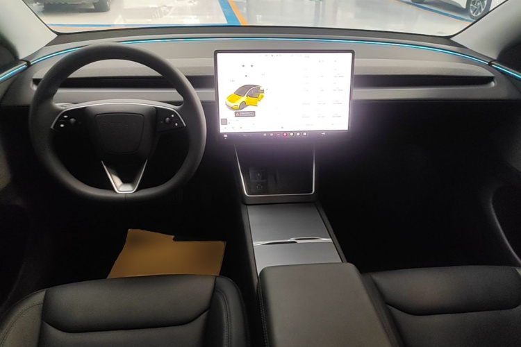 Tesla Model Y 2025 #11 Tesla Model Y 2025 car image #11