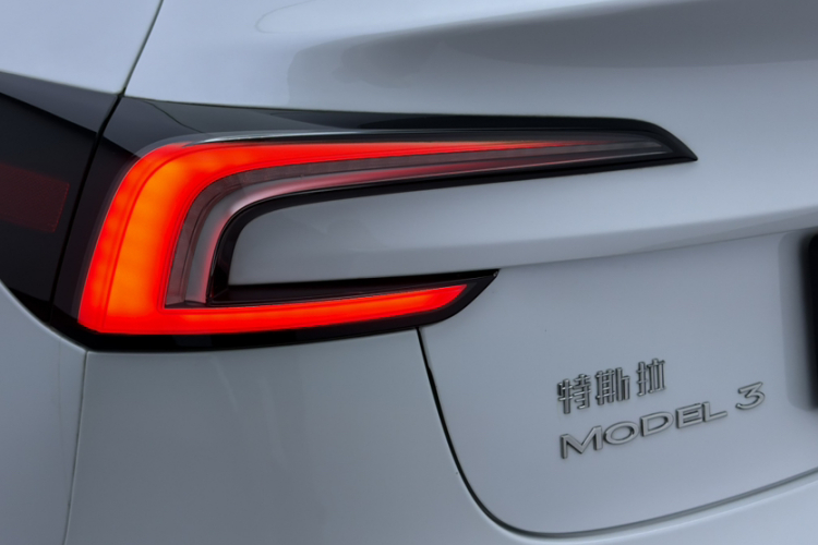 Tesla Model 3 2024 car image #25