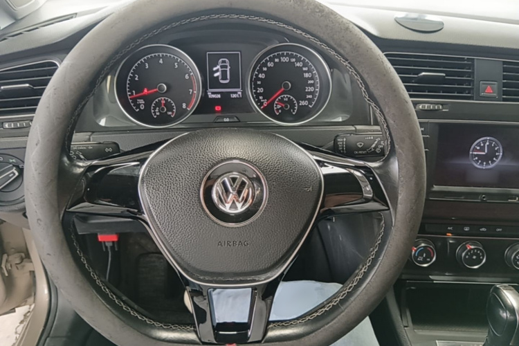 Volkswagen Golf 2017 car image #11
