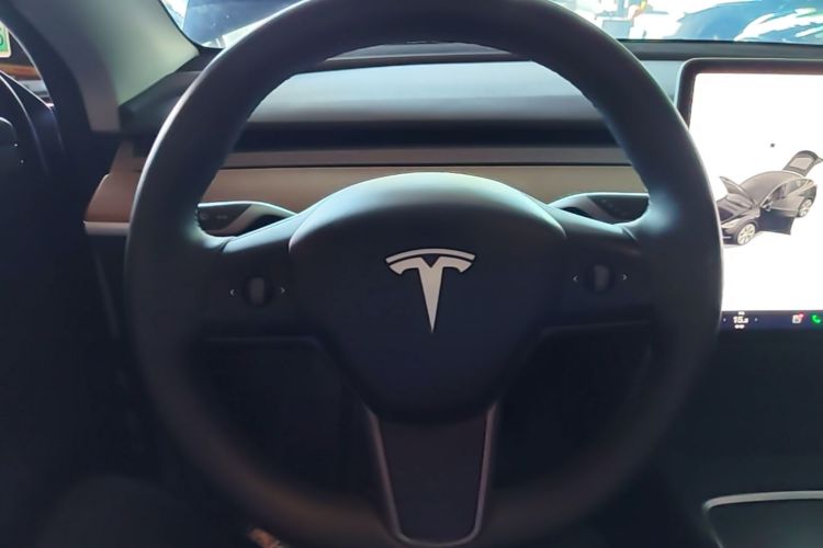 Tesla Model Y 2022 immagine di auto #11