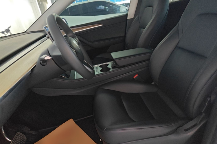 Tesla Model Y 2022 car image #15