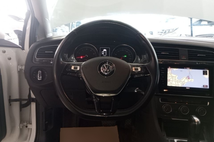 Volkswagen Golf 2020 car image #11