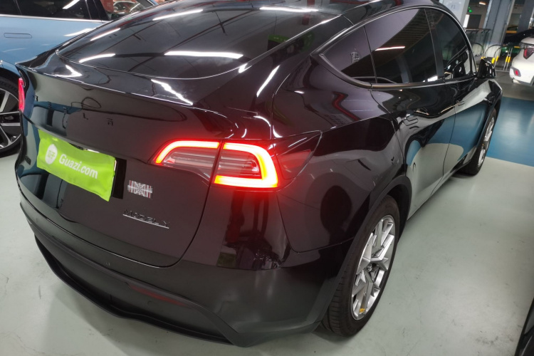 Tesla Model Y 2023 #7 Tesla Model Y 2023 car image #7