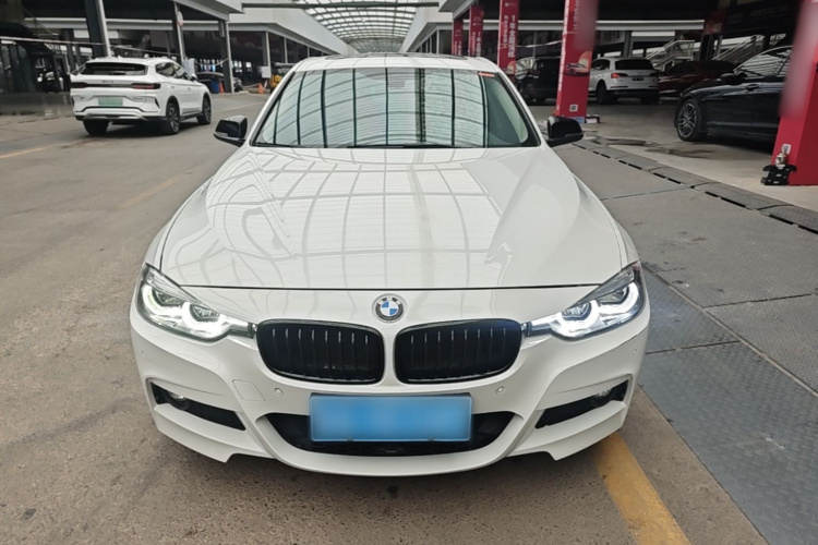 BMW 3 Series 2018 #3 BMW 3 Series 2018 car image #3