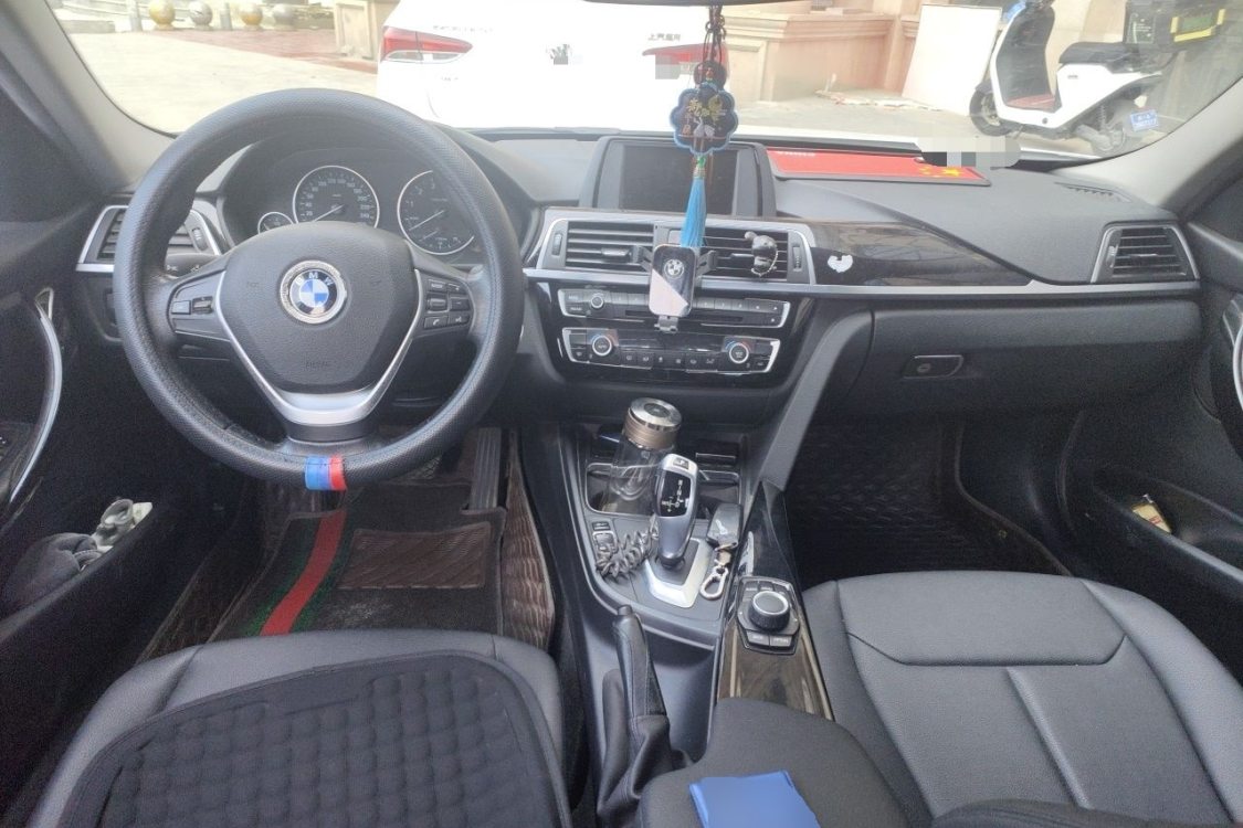 BMW 3 Series 2017 car image #23