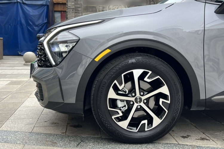 Kia Sportage 2025 immagine di auto #9