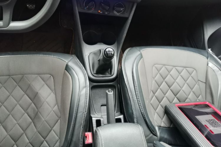 Volkswagen Polo 2016 car image #14
