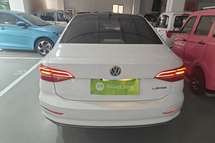 Volkswagen Lavida 2018 car image #6