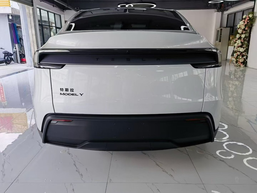 Tesla Model Y 2026 #8 Tesla Model Y 2026 car image #8