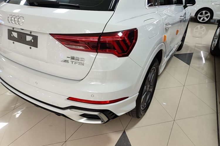 Audi Q3 2024 car image #8