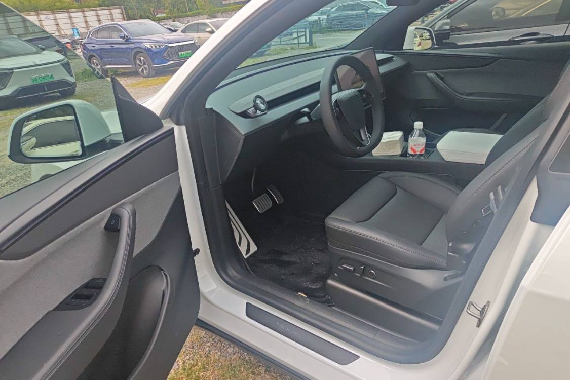 Tesla Model Y 2026 #23 Tesla Model Y 2026 car image #23