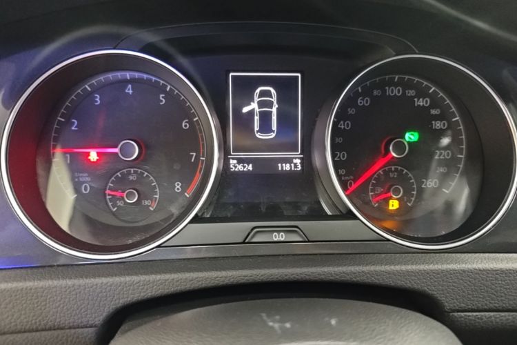 Volkswagen Golf 2019 car image #12