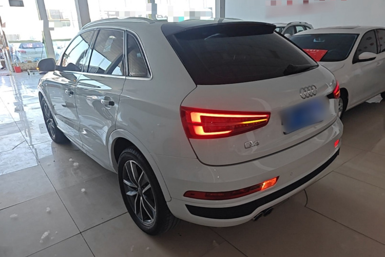 Audi Q3 2019 car image #5