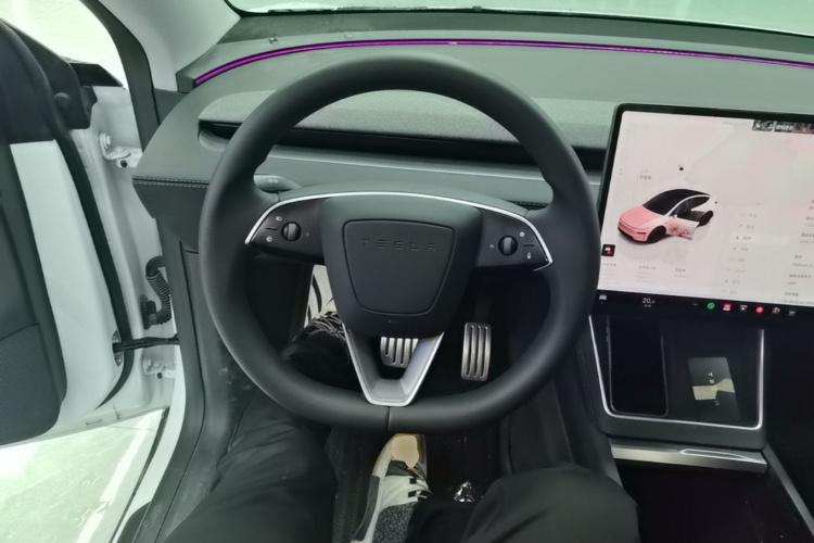 Tesla Model Y 2025 #11 Tesla Model Y 2025 car image #11