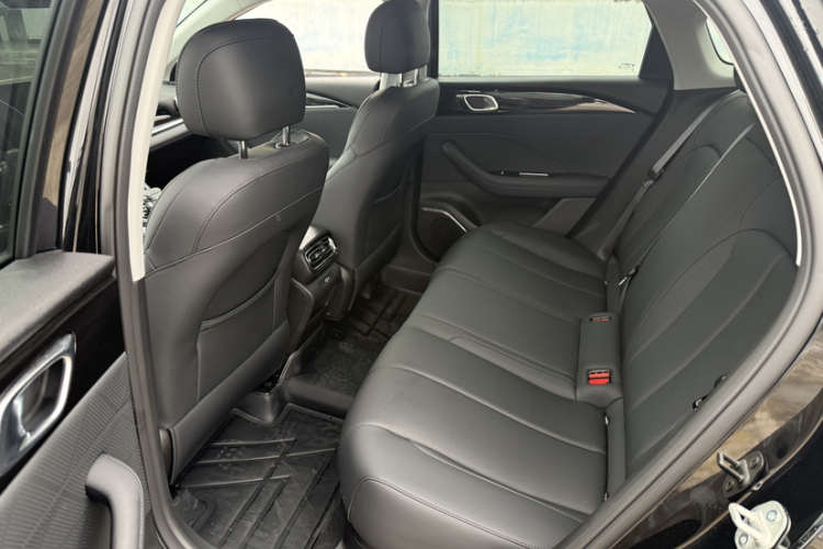 GEELY Emgrand 2025 car image #14