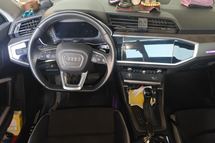 Audi Q3 2021 car image #12