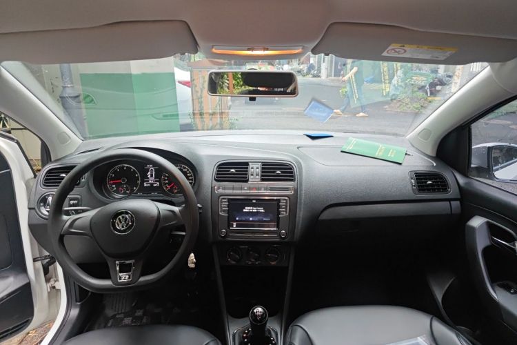 Volkswagen Polo 2019 car image #12