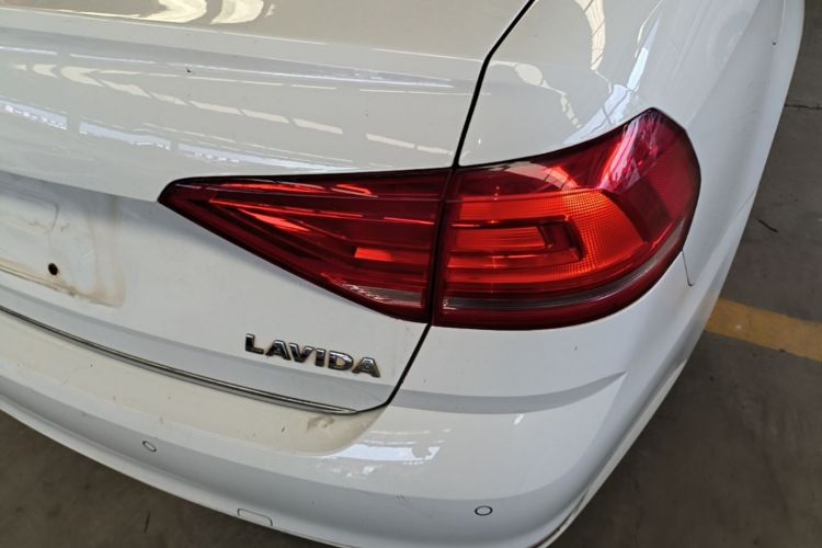Volkswagen Lavida 2017 car image #8