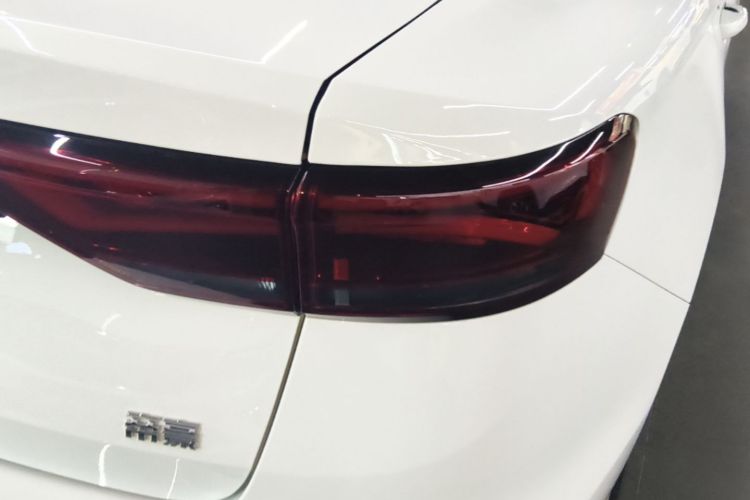 GEELY Emgrand 2026 car image #8