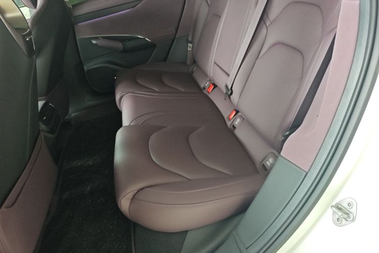 MI SU7 2025 car image #17