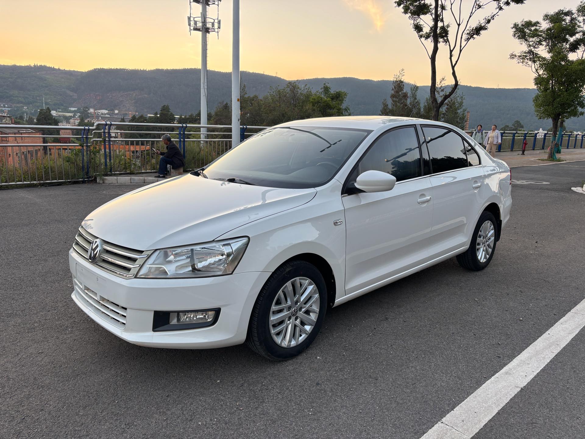 Volkswagen Santana 2014 car image 