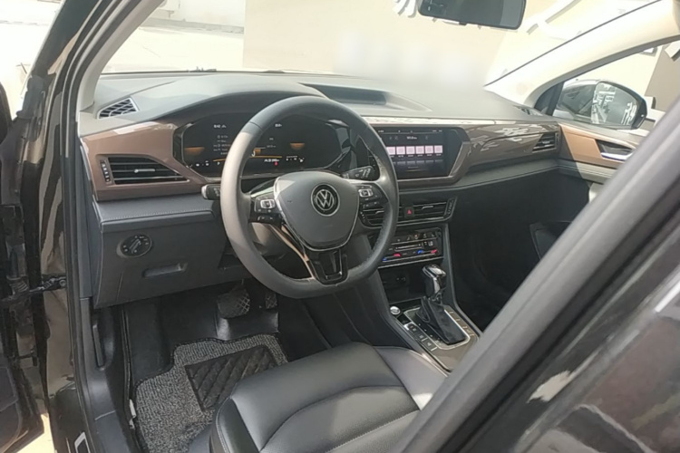 Volkswagen Tharu 2023 car image #10