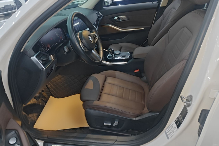 BMW 3 Series 2021 #19 BMW 3 Series 2021 صورة سيارة #19