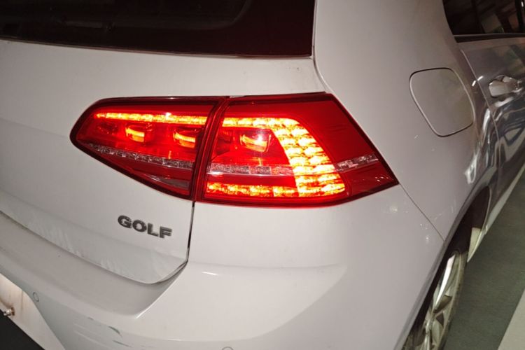 Volkswagen Golf 2017 car image #8