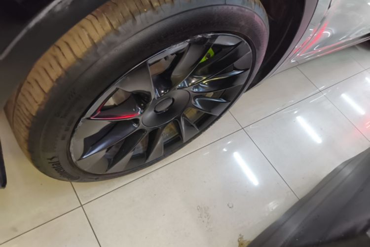 Tesla Model Y 2022 car image #9