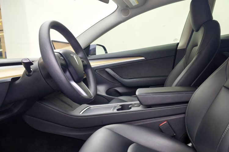 Tesla Model 3 2023 car image #14
