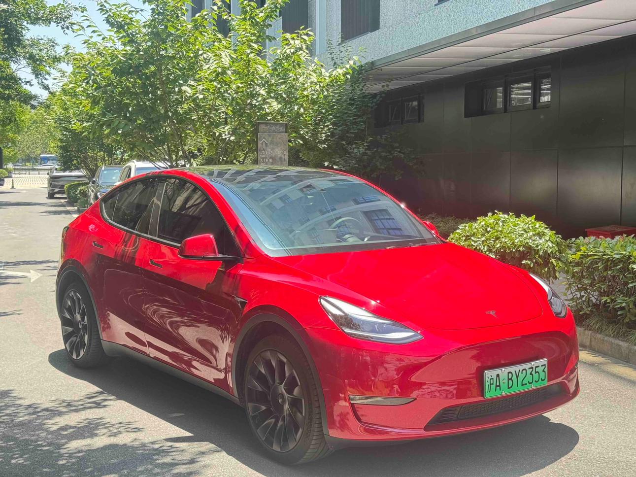 Tesla Model Y 2023 #3 Tesla Model Y 2023 car image #3