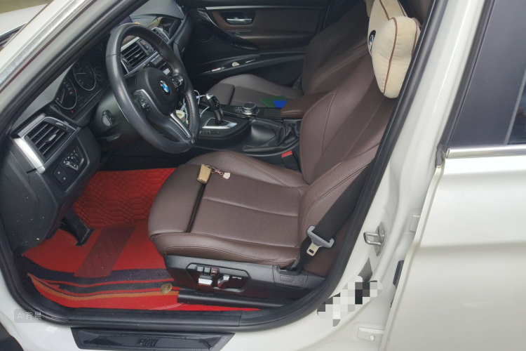 BMW 3 Series 2019 car image #17