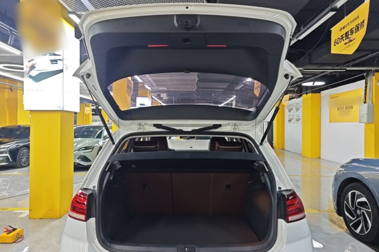Volkswagen Golf 2018 car image #19