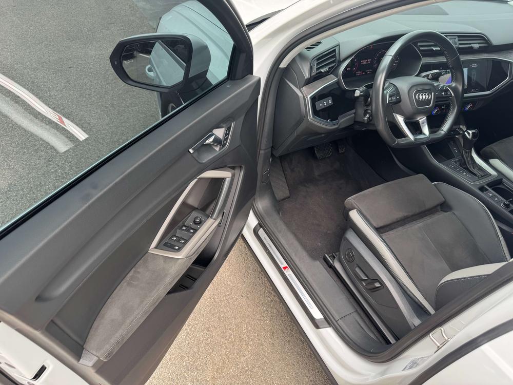 Audi Q3 2021 car image #26