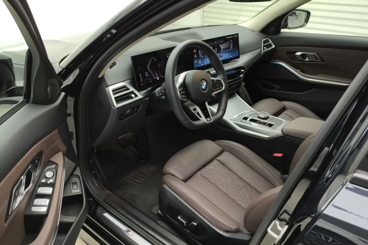 BMW 3 Series 2025 car image #16