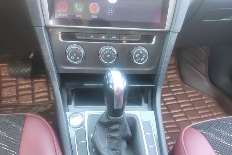 Volkswagen Golf 2018 car image #14