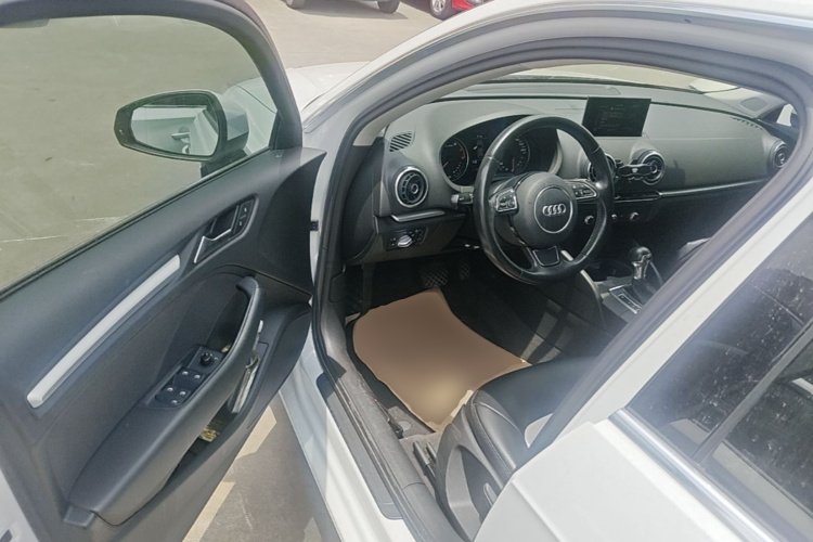 Audi A3 2016 car image #16