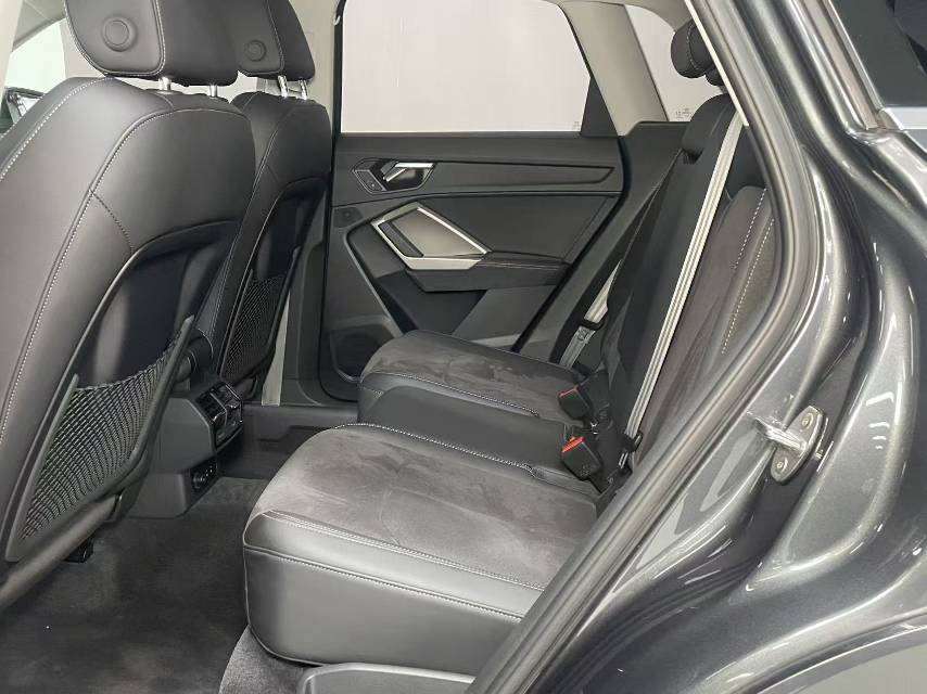 Audi Q3 2023 car image #13