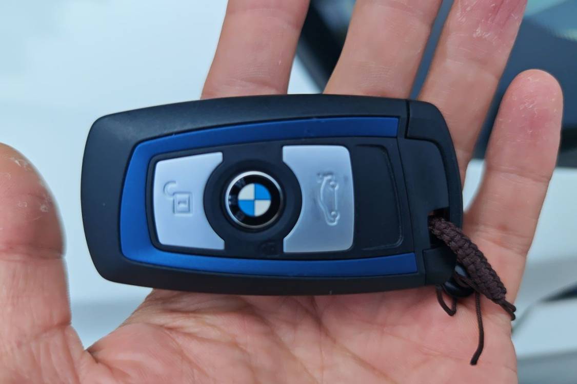 BMW 3 Series 2019 car image #28