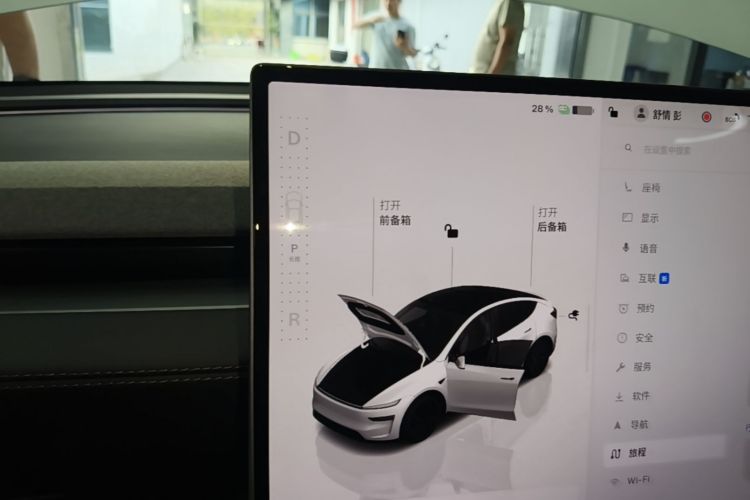 Tesla Model Y 2026 #14 Tesla Model Y 2026 car image #14