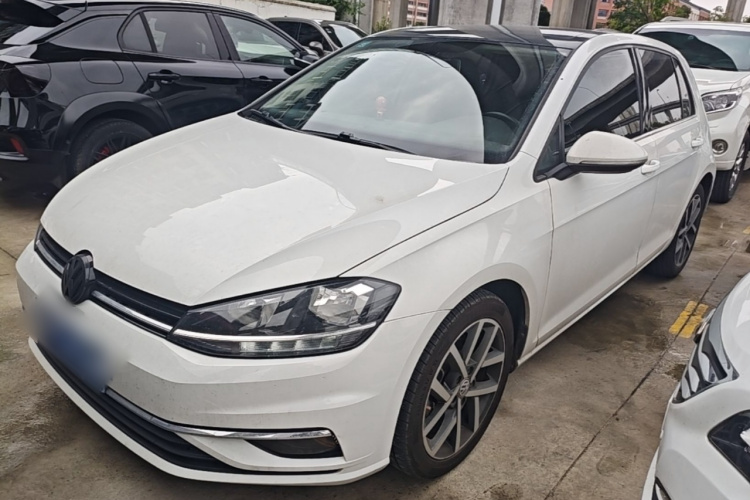 Volkswagen Golf 2020 car image #2