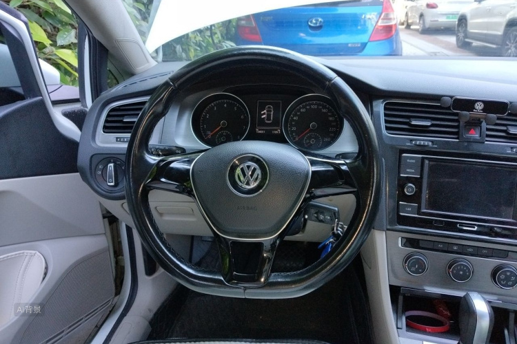 Volkswagen Golf 2015 car image #12