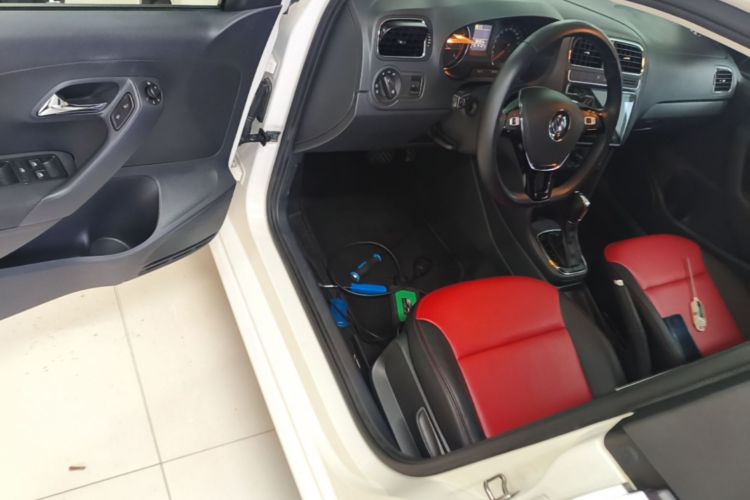 Volkswagen Polo 2017 car image #16