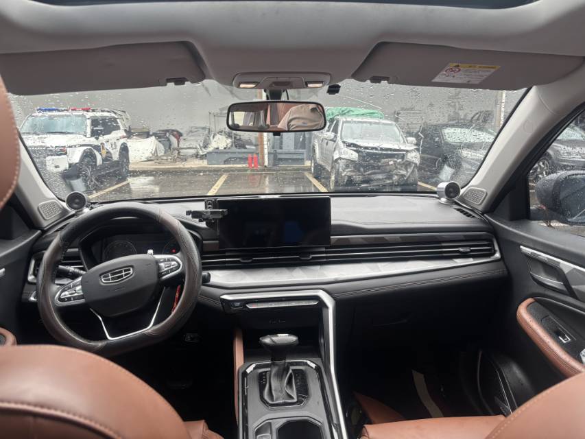 GEELY Vision X6 2023 car image #2