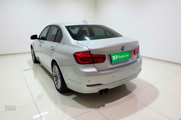 BMW 3 Series 2018 #5 BMW 3 Series 2018 car image #5