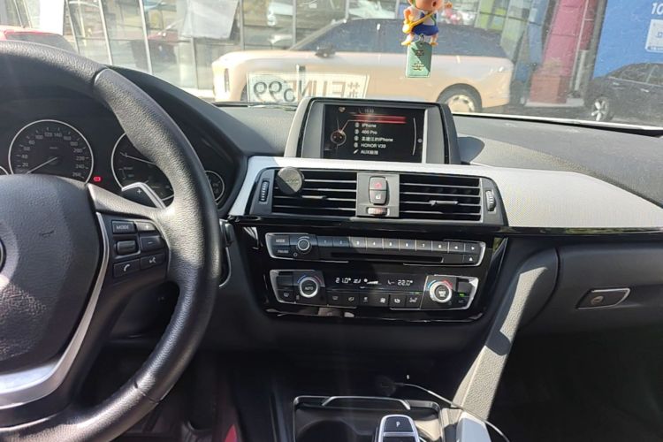BMW 3 Series 2017 car image #13