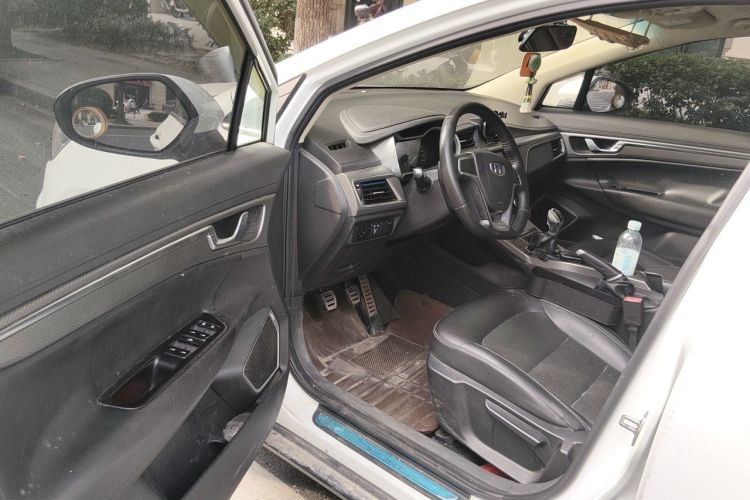 GEELY Emgrand GS 2017 car image #9