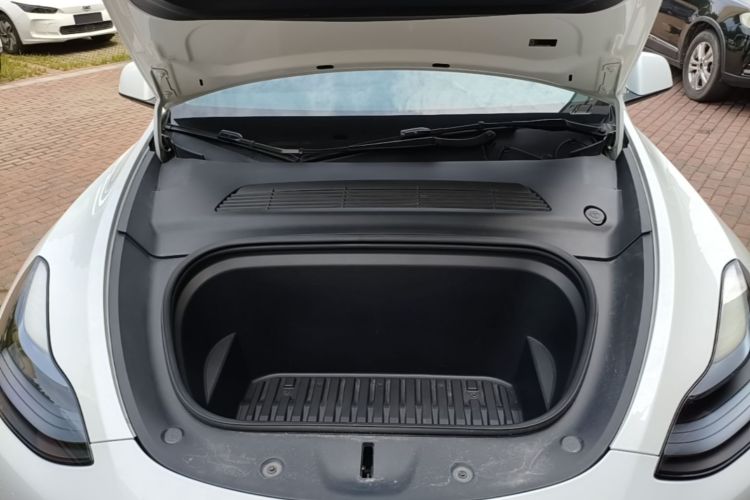 Tesla Model Y 2023 car image #20