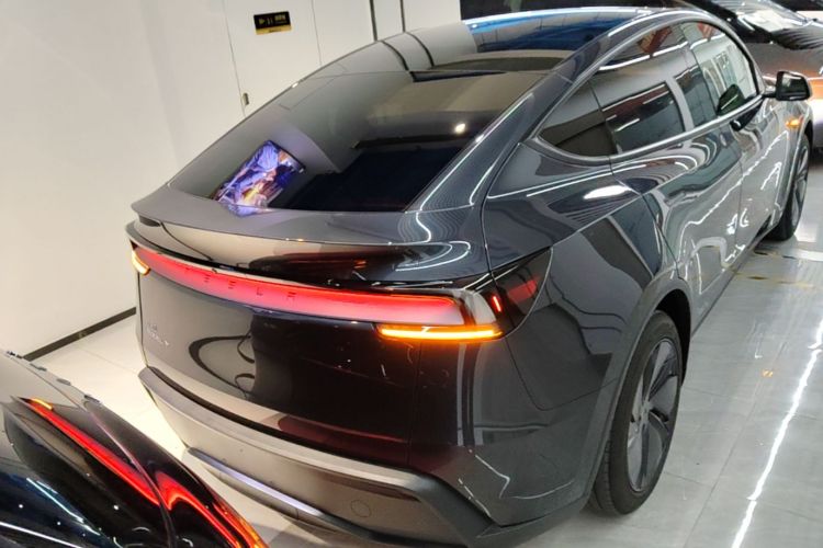 Tesla Model Y 2025 #6 Tesla Model Y 2025 immagine di auto #6